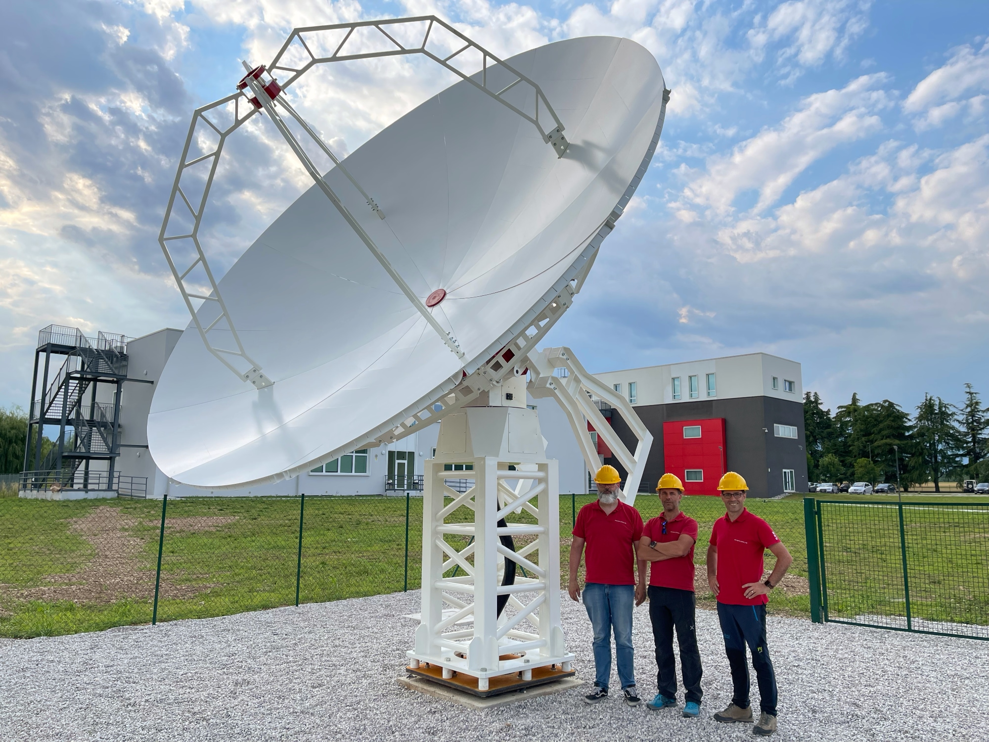 INTREPID 500-12 sistema d’antenna 5.0m per stazione di terra installata al Polo Tecnologico Alto Adriatico