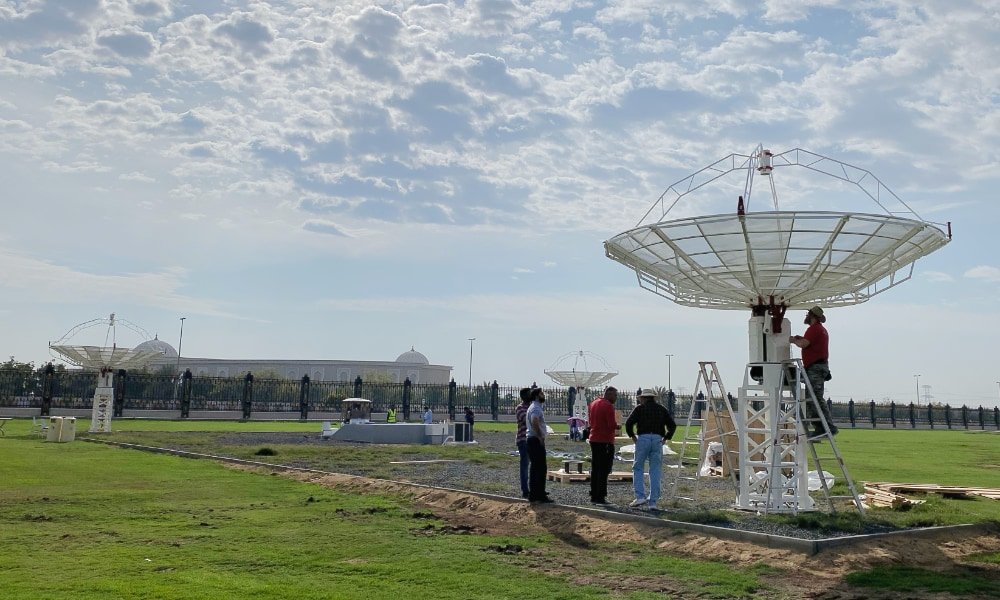 Altri radiotelescopi SPIDER 500A installati al Sharjah Academy for Astronomy, Space Sciences & Technology: 3 SPIDER 500A installati