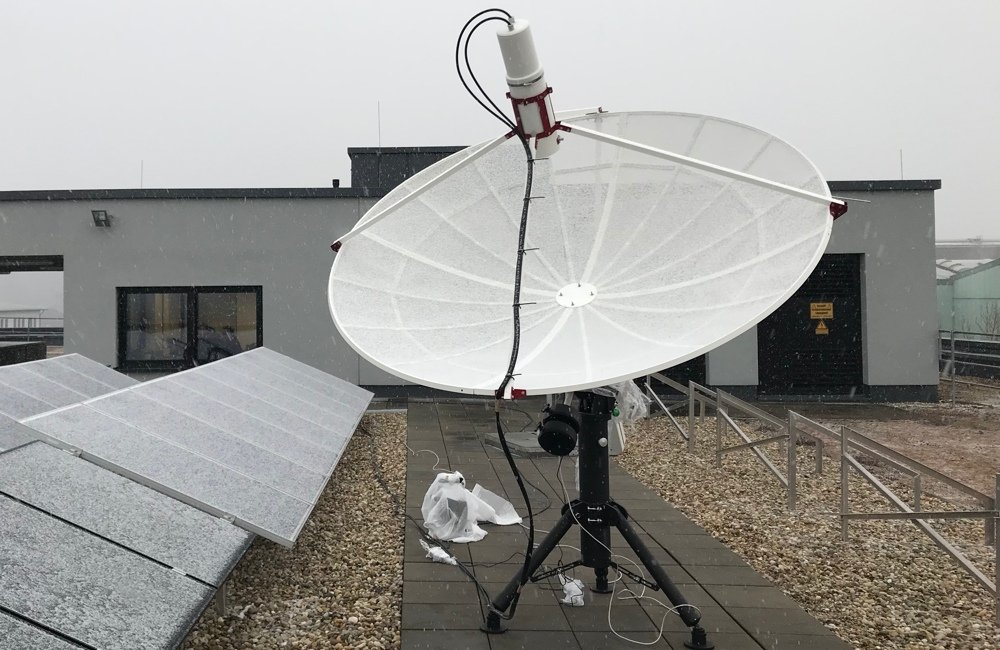 SPIDER 230C installed in Deggendorf Institute of Technology: snow fell and covered the radio telescope antenna.