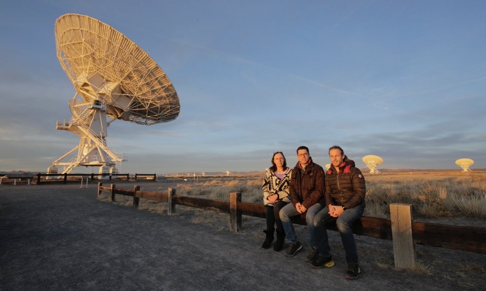 Filippo Bradaschia e Omar Cauz (PrimaLuceLab) con Farah Payan (Woodland Hills Camera & Telescope) durante la visita al VLA.