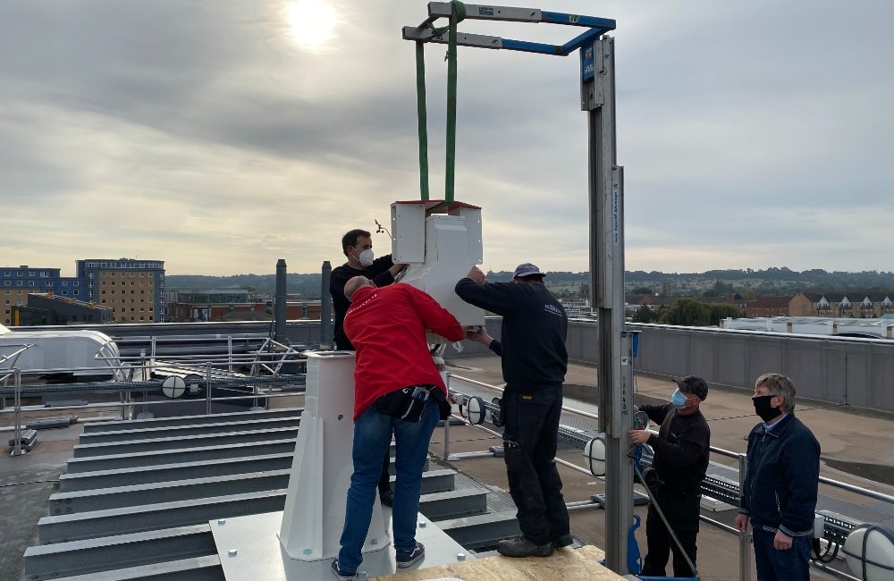 SPIDER 300A installato alla Università di Lincoln (UK): durante l'installazione della testa della montatura WP-100