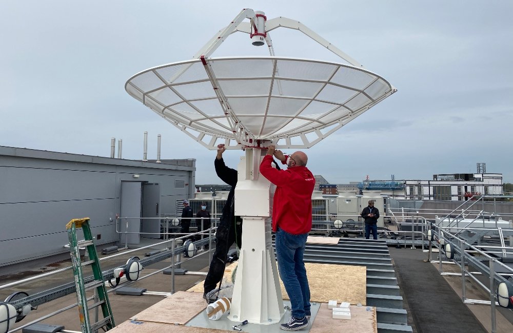 SPIDER 300A installato alla Università di Lincoln (UK): collegando l'antenna da 3 metri alla montatura del radiotelescopio