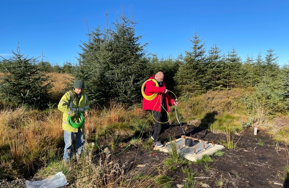 SPIDER 500A installato al Kielder Observatory (UK): installazione dei cavi nella canalina.