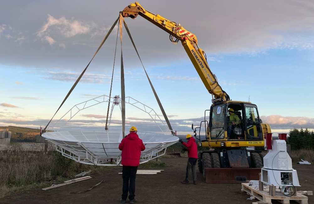 SPIDER 500A installato al Kielder Observatory (UK): spostando l'antenna da 5 metri.